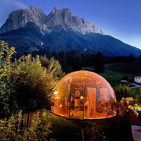 Bayern Resort Hotel - Adults Only - Mit Zugspitzblick - Eibsee-Naehe - Wellnessbereich - Naturpool Im Sommer 그라이나우 외부 사진