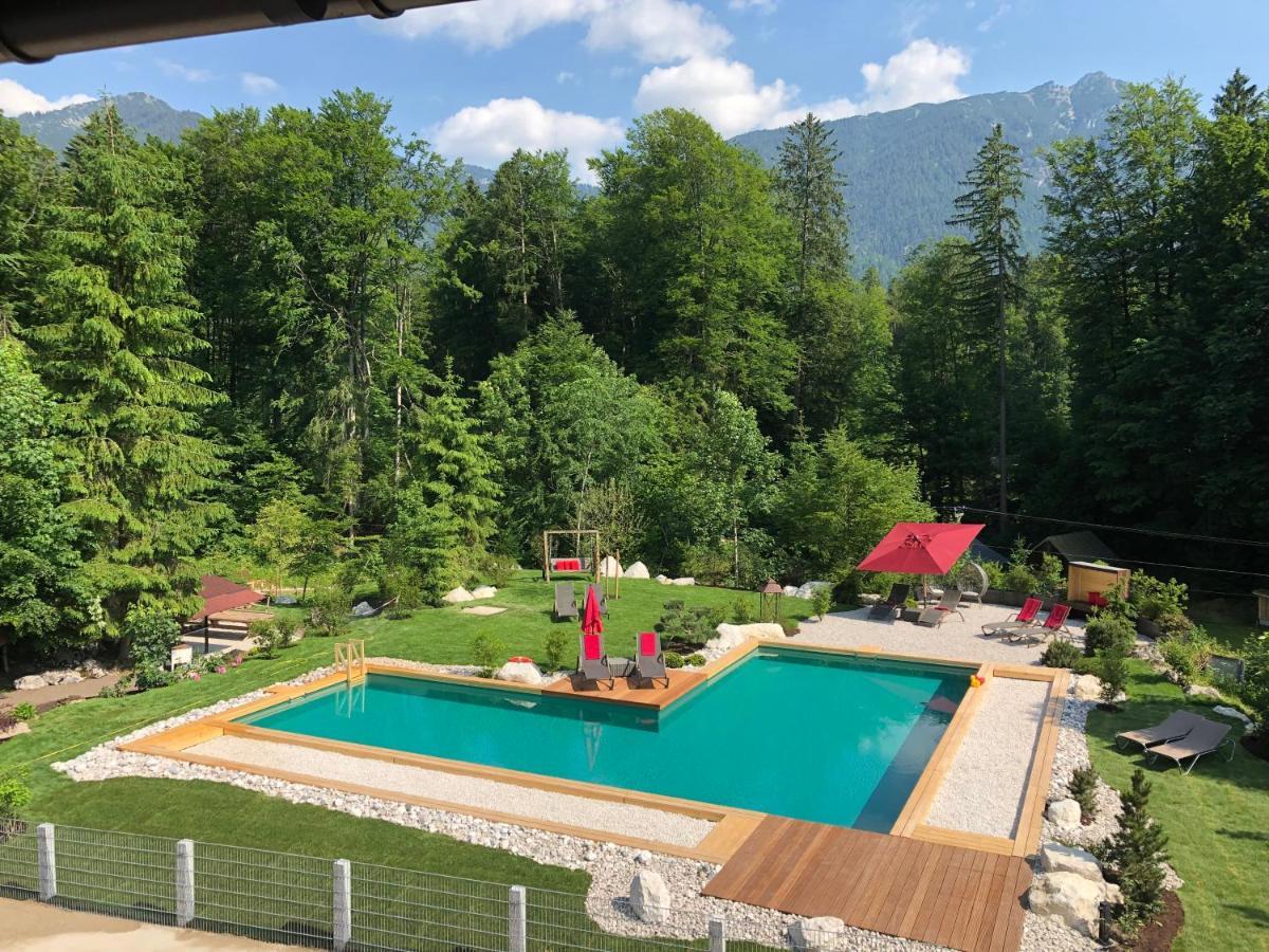 Bayern Resort Hotel - Adults Only - Mit Zugspitzblick - Eibsee-Naehe - Wellnessbereich - Naturpool Im Sommer 그라이나우 외부 사진