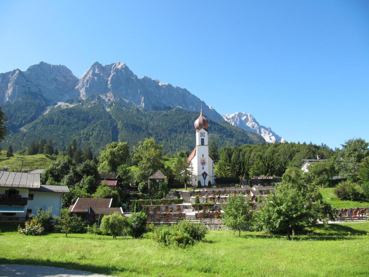 Bayern Resort Hotel - Adults Only - Mit Zugspitzblick - Eibsee-Naehe - Wellnessbereich - Naturpool Im Sommer 그라이나우 외부 사진