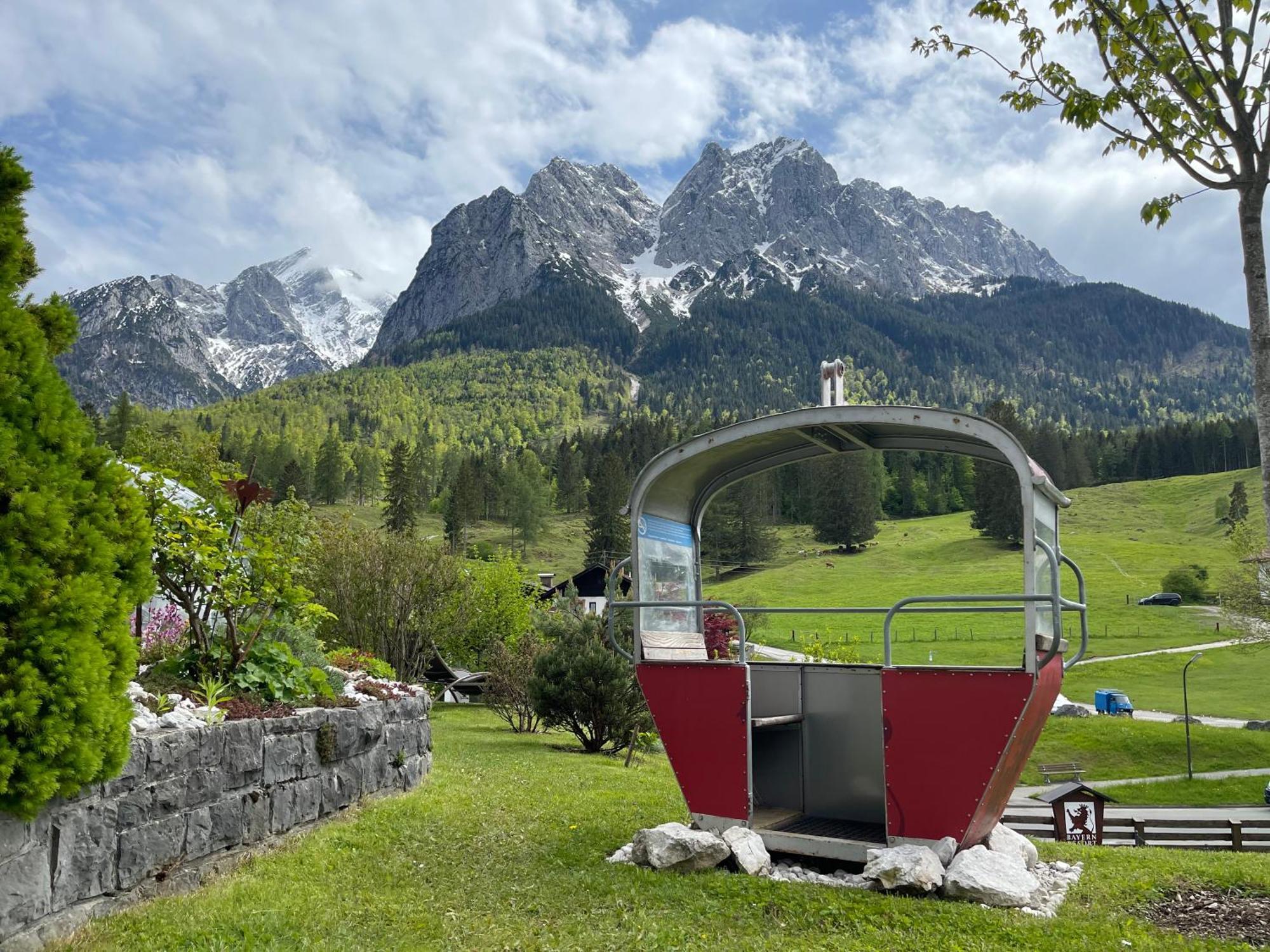 Bayern Resort Hotel - Adults Only - Mit Zugspitzblick - Eibsee-Naehe - Wellnessbereich - Naturpool Im Sommer 그라이나우 외부 사진