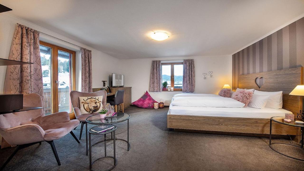 Bayern Resort Hotel - Adults Only - Mit Zugspitzblick - Eibsee-Naehe - Wellnessbereich - Naturpool Im Sommer 그라이나우 외부 사진