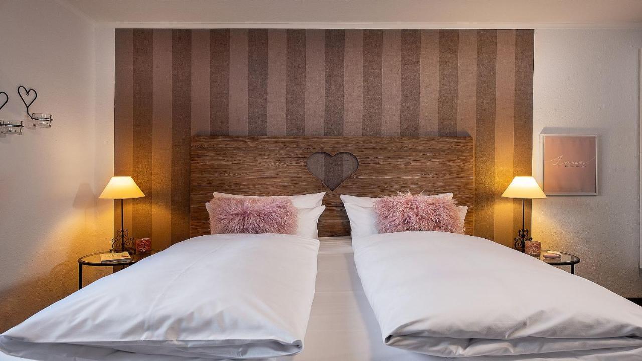 Bayern Resort Hotel - Adults Only - Mit Zugspitzblick - Eibsee-Naehe - Wellnessbereich - Naturpool Im Sommer 그라이나우 외부 사진